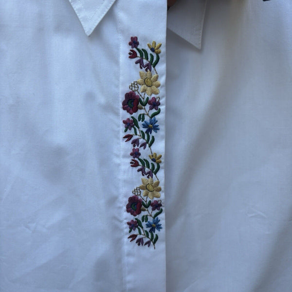 Yves St.Clair Womans White Button Up Blouse Size 18 Embroidered Floral Accents